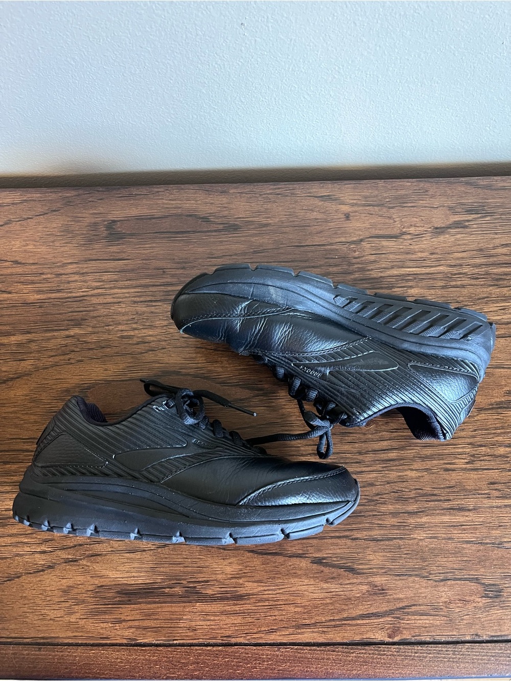 Women’s Brooks Addiction Walker 2 Slip Resistant Black Leather Sneaker - Picture 4 of 13